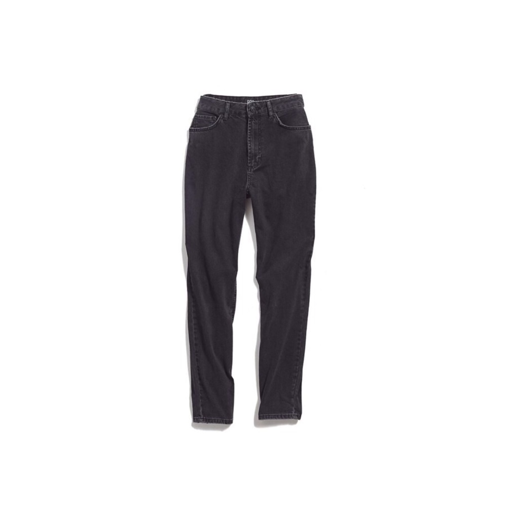 NWOT BDG High Waisted Mom Jean- Washed Black